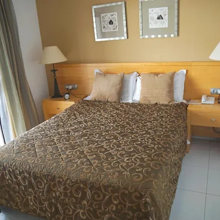 2-bedroom 4-star In Los Christianos Apartment